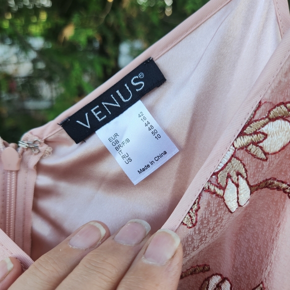 Floral Off-Shoulder Dress in Pink - Picture 4 of 5